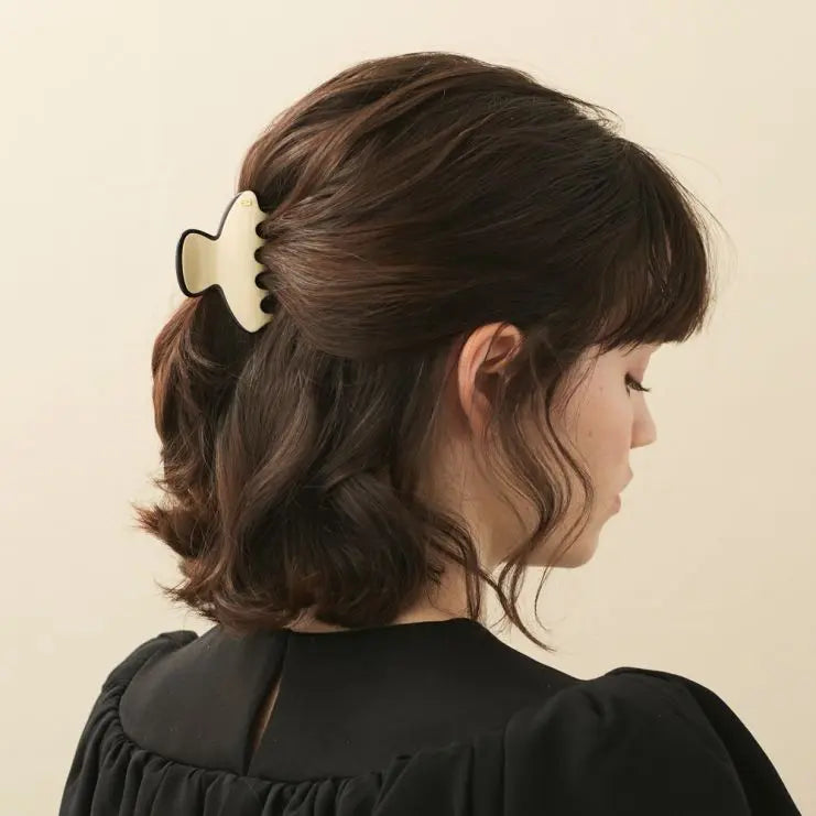 celeste-small-hair-clip-6 cm-mini-hair-clip-everyday-styling-model-view-alexandre-de-paris-gcc