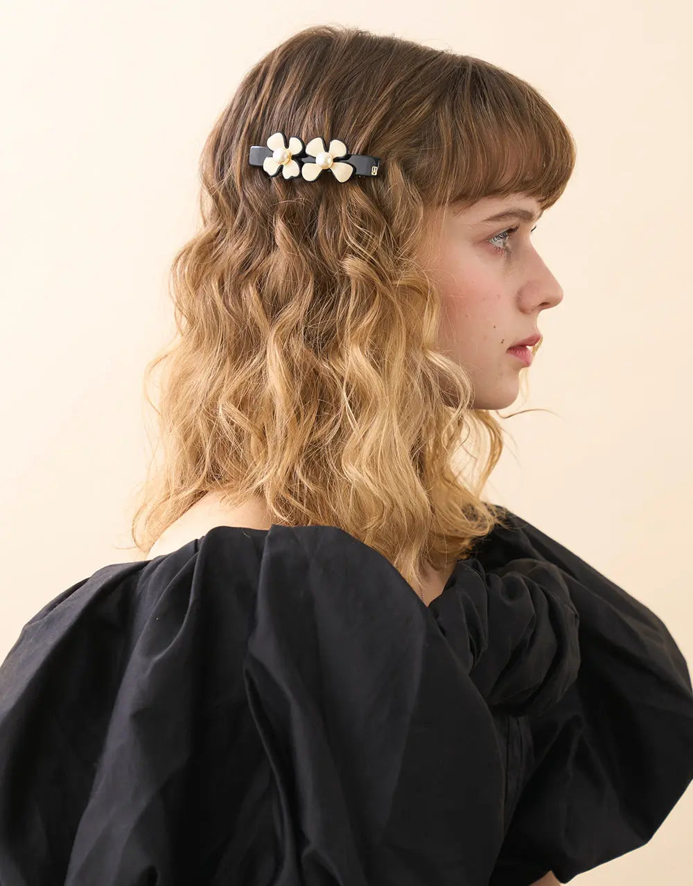 Douce Fleur Barrette - Beige - 8 cm- Pearl flower-Alexandre de paris GCC