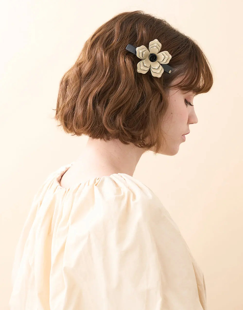 Floraison Naturelle Barrette - Beige - 8 Cm- flower clip-Alexandre de paris GCC