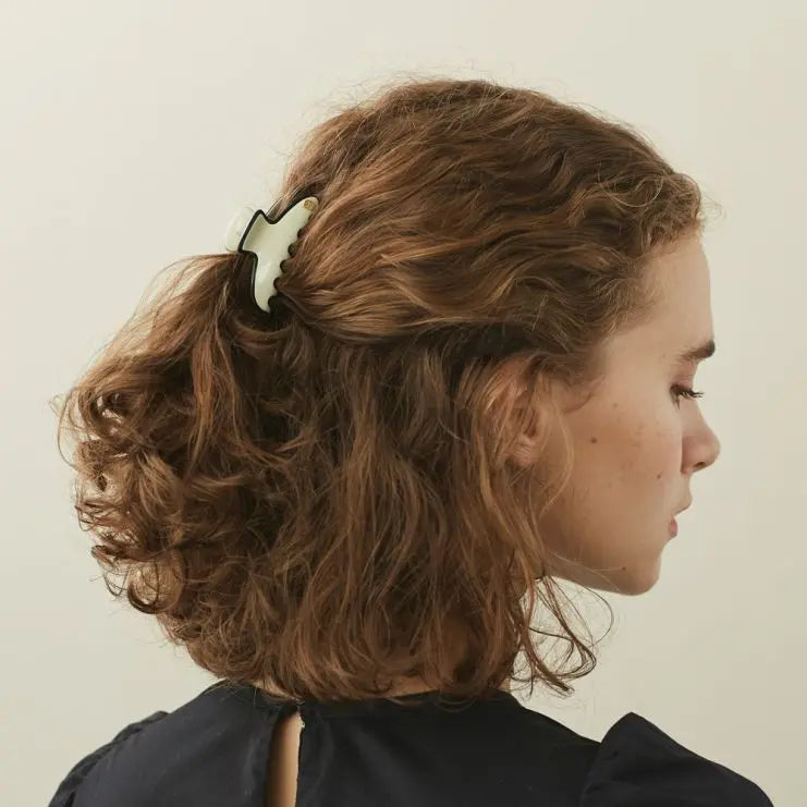Vanille Claire hair clip-Beige hair clip-small size-elegant design-side view-Alexandre de Paris GCC